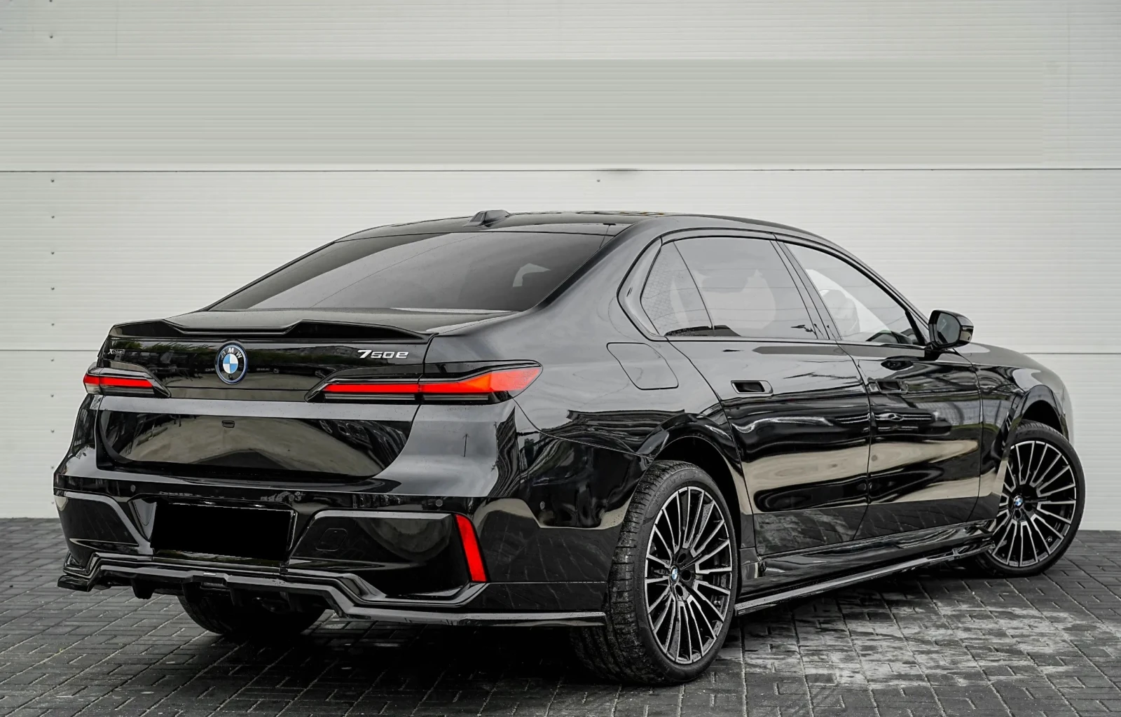 BMW 750 M-Sport xDrive - изображение 4