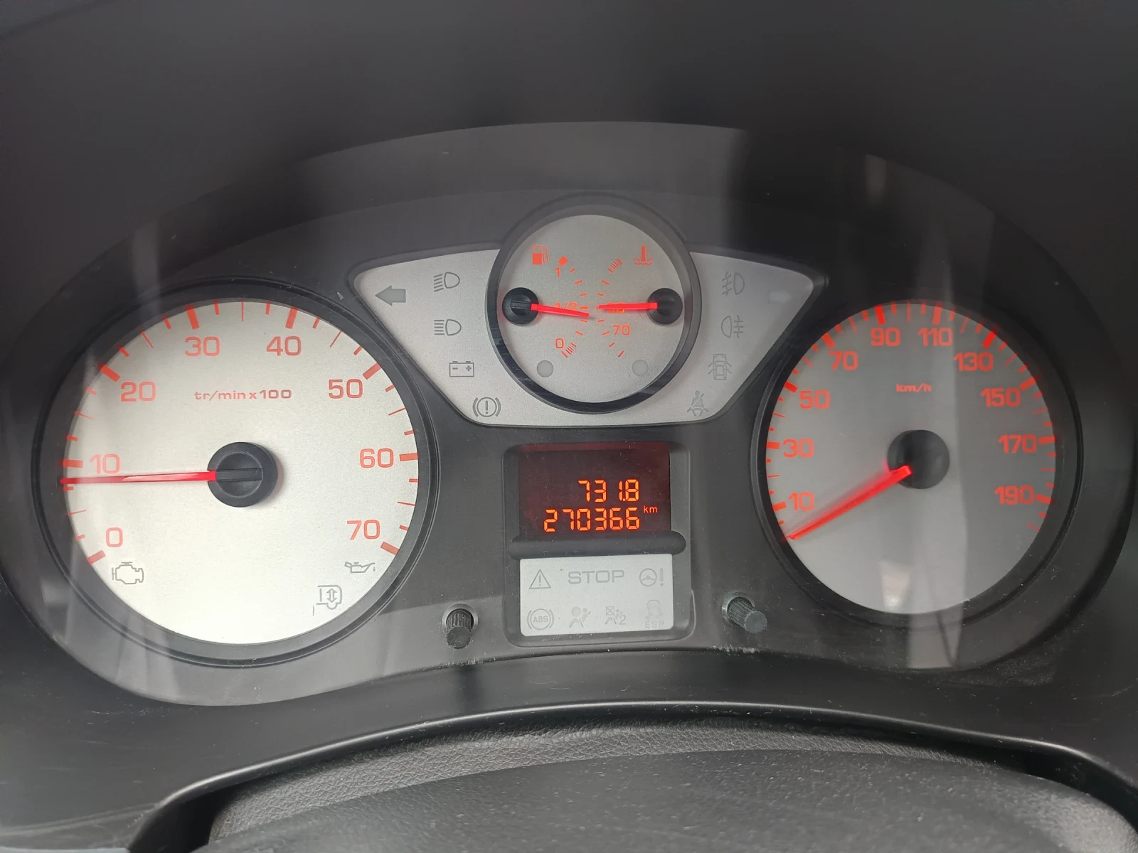 Peugeot Partner 1.6i Tepee, снимка 11 - Автомобили и джипове - 53949530