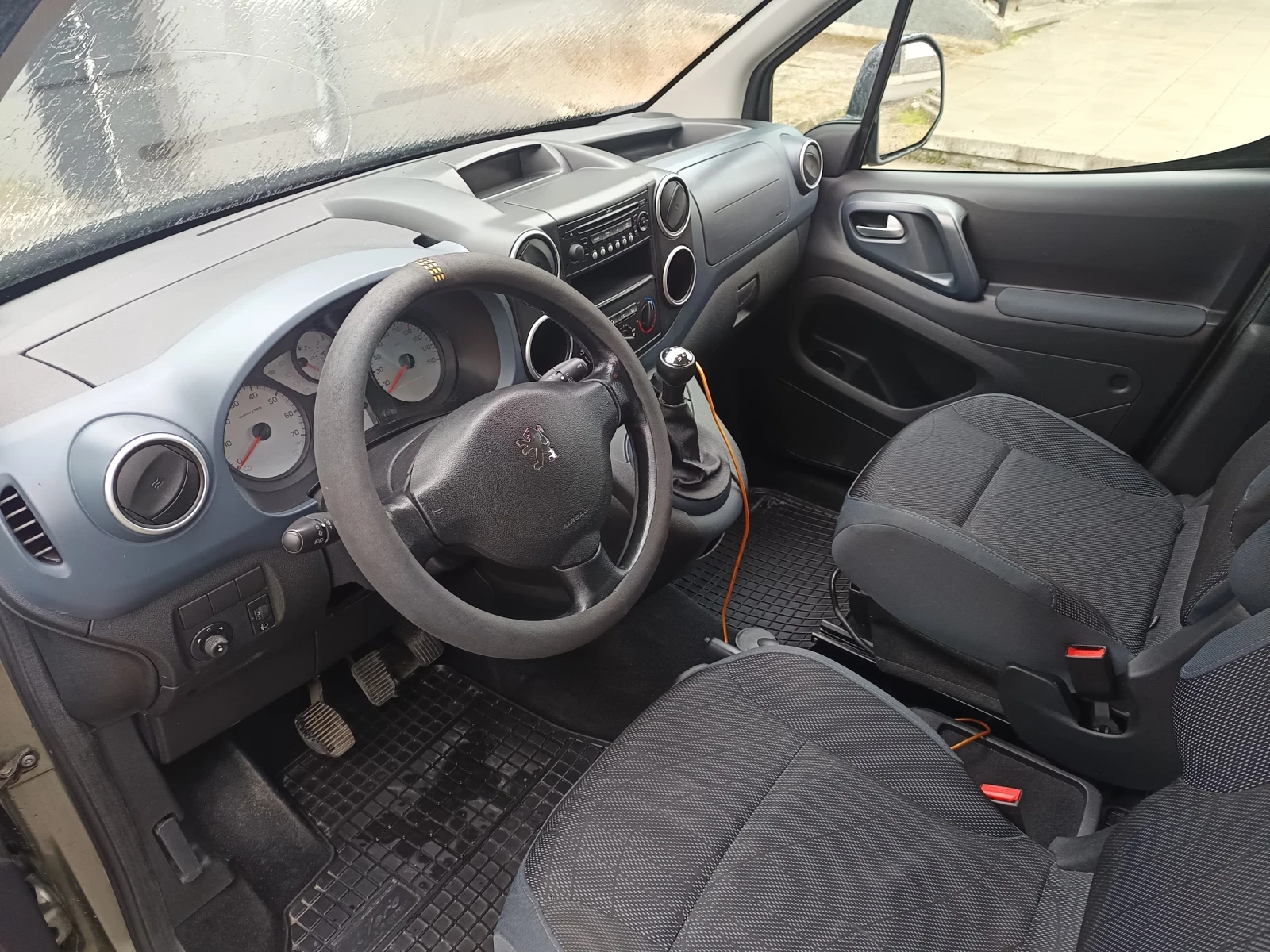 Peugeot Partner 1.6i Tepee, снимка 8 - Автомобили и джипове - 53949530