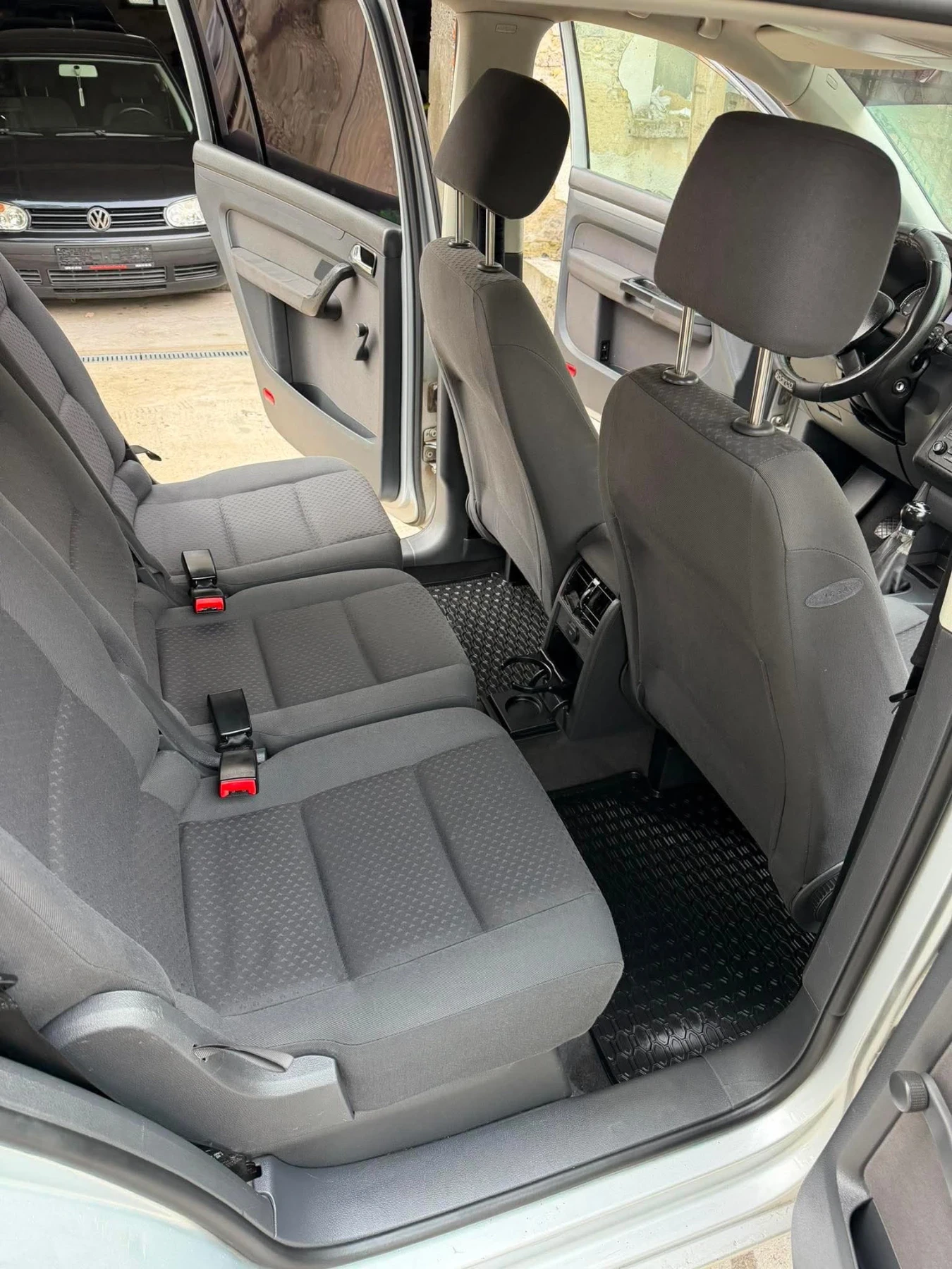 VW Touran 1.9 105к.с., снимка 11 - Автомобили и джипове - 54215520