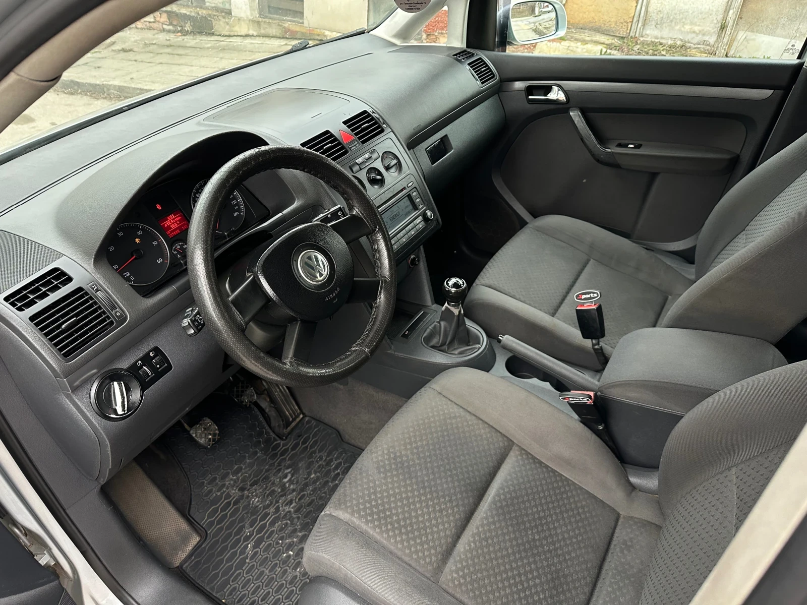 VW Touran 1.9 105к.с., снимка 8 - Автомобили и джипове - 54215520
