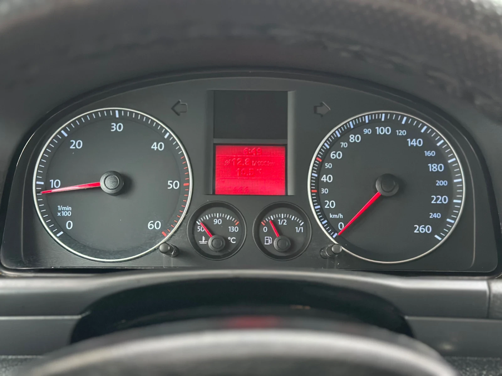 VW Touran 1.9 105к.с., снимка 10 - Автомобили и джипове - 54215520