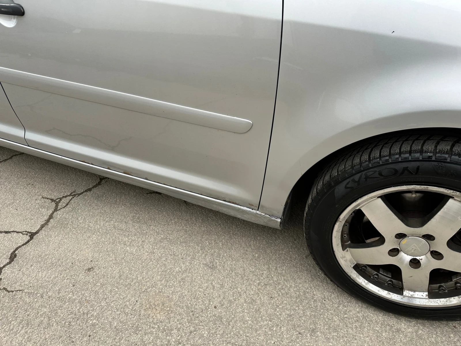 VW Touran 1.9 105к.с., снимка 5 - Автомобили и джипове - 54215520