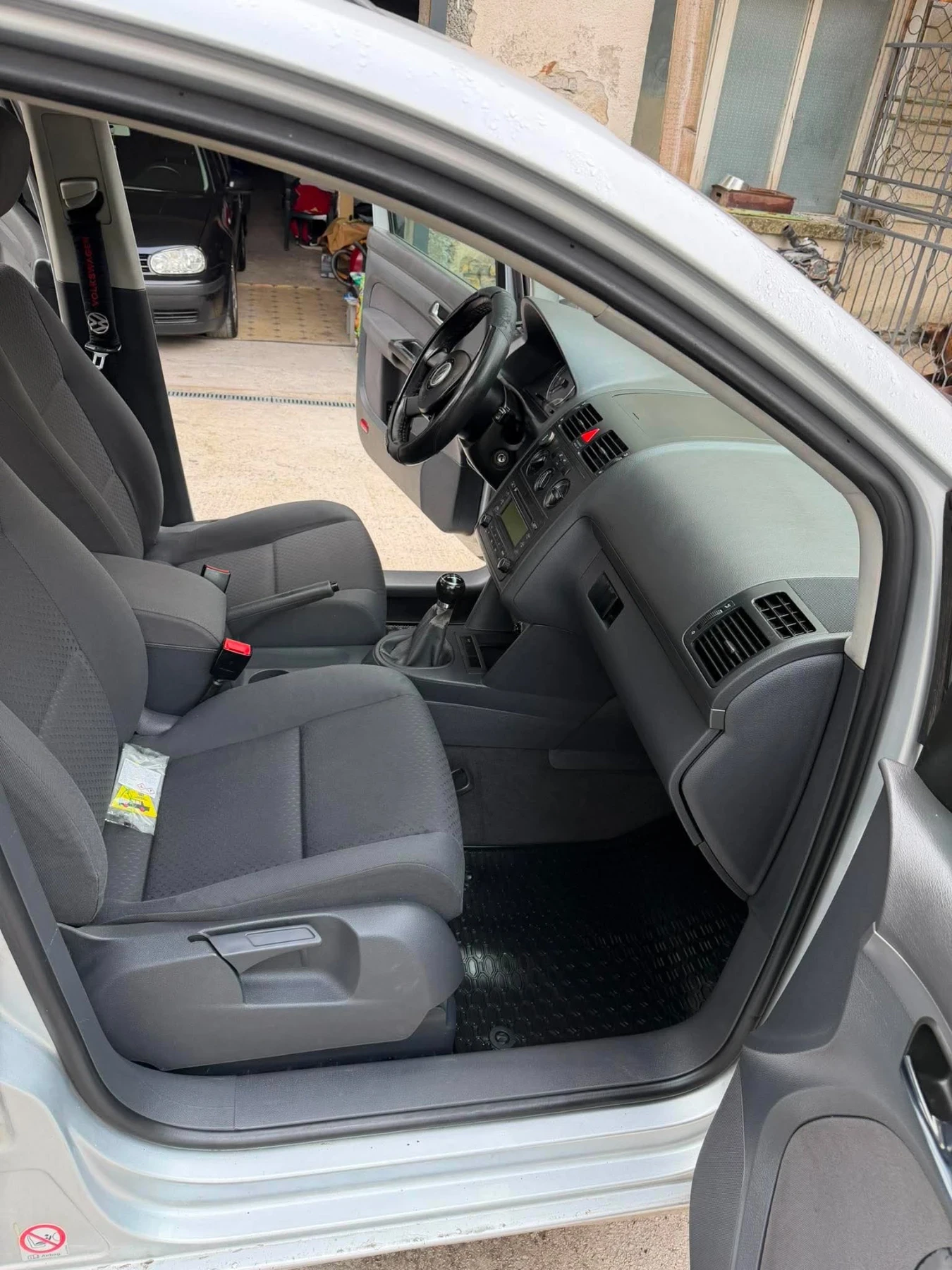 VW Touran 1.9 105к.с., снимка 10 - Автомобили и джипове - 54215520