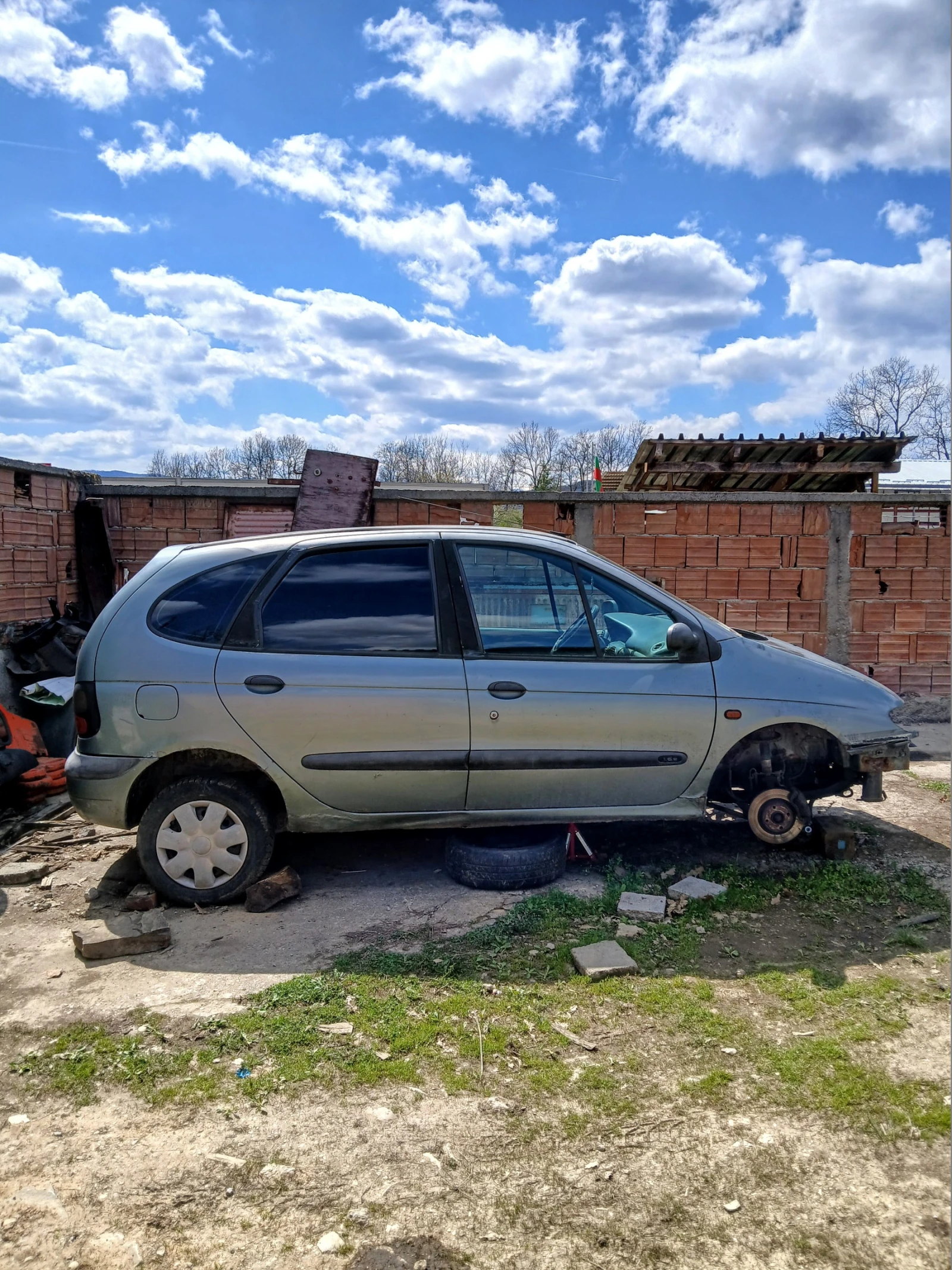 Renault Scenic 1.6 e, снимка 4 - Автомобили и джипове - 54221579
