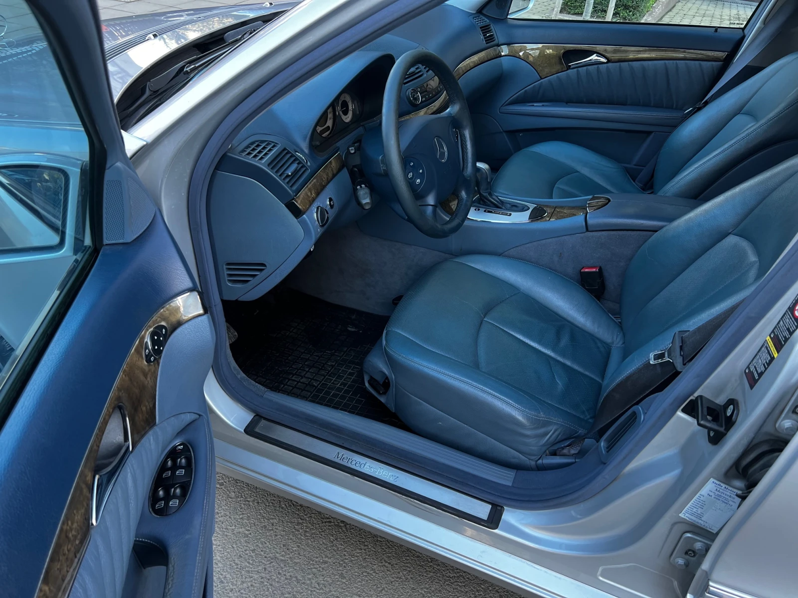 Mercedes-Benz E 280 ОТЛИЧЕН АВТОМАТ, снимка 11 - Автомобили и джипове - 54430176