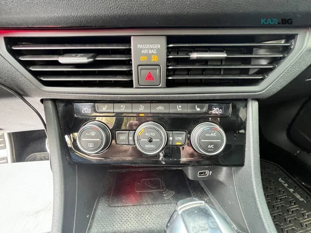 VW Jetta GLI* 35th Anniversary* АвтоКредит* (ЦЕНА ДО БГ), снимка 11 - Автомобили и джипове - 54569400
