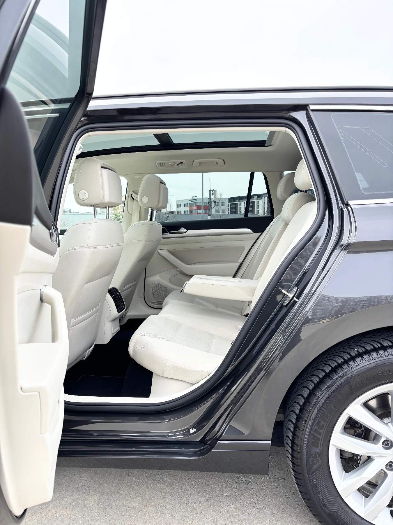 VW Passat Variant Comfortline 2.0TDI BMT Реален Пробег!, снимка 10 - Автомобили и джипове - 55222584
