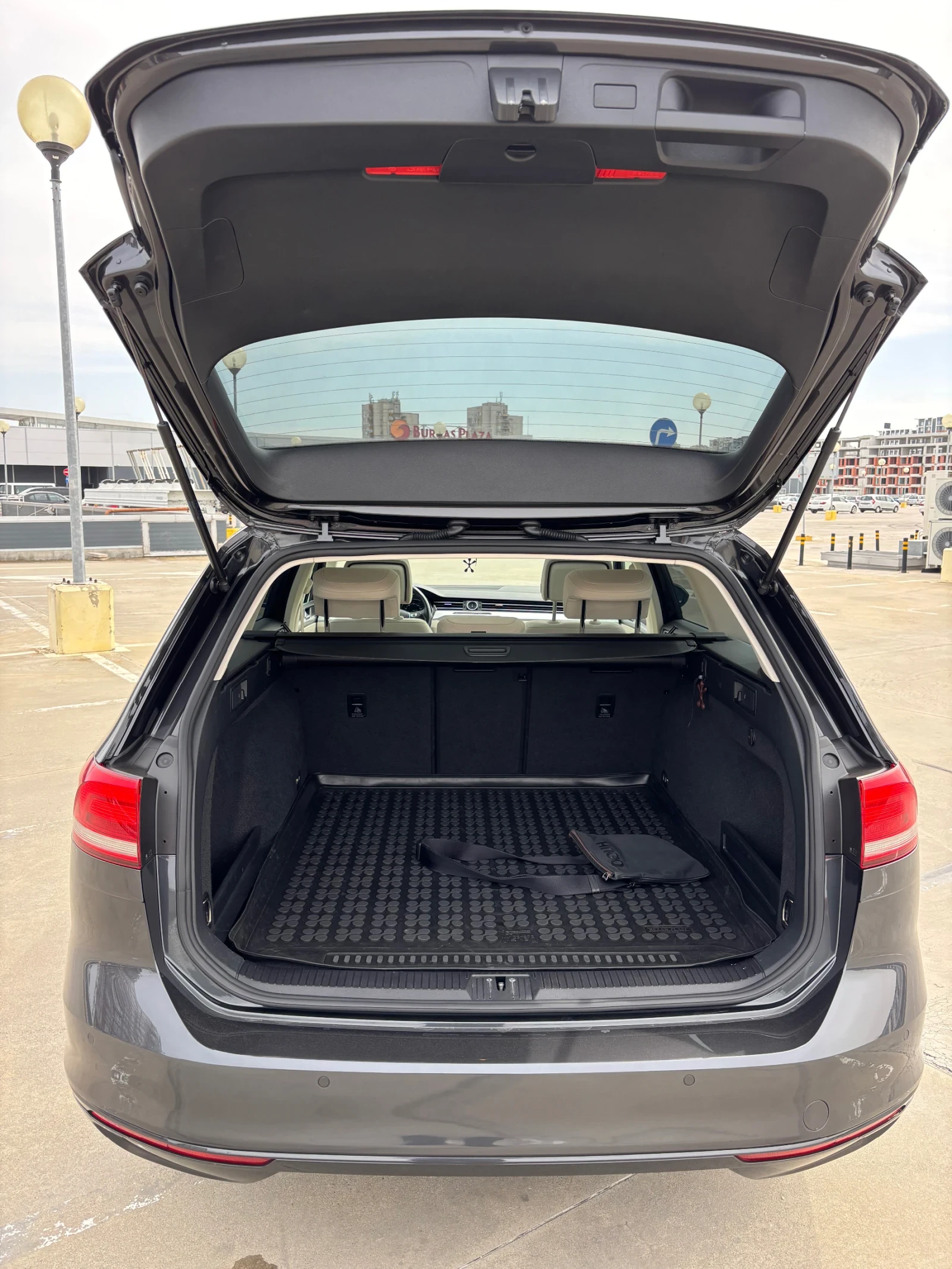 VW Passat Variant Comfortline 2.0TDI BMT Реален Пробег!, снимка 9 - Автомобили и джипове - 55222584