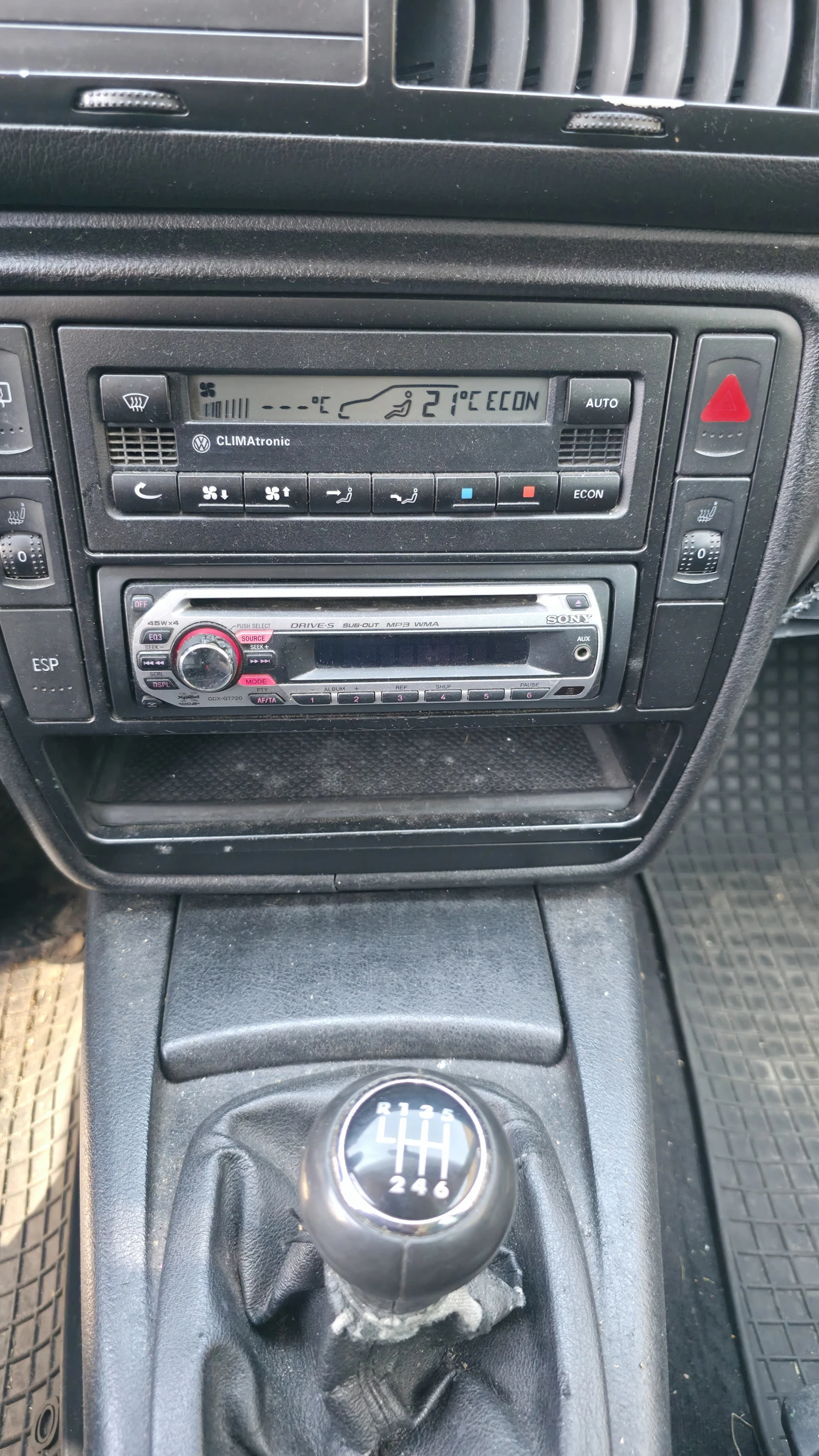 VW Passat 1.9 TDI 131p.d., снимка 13 - Автомобили и джипове - 55434074