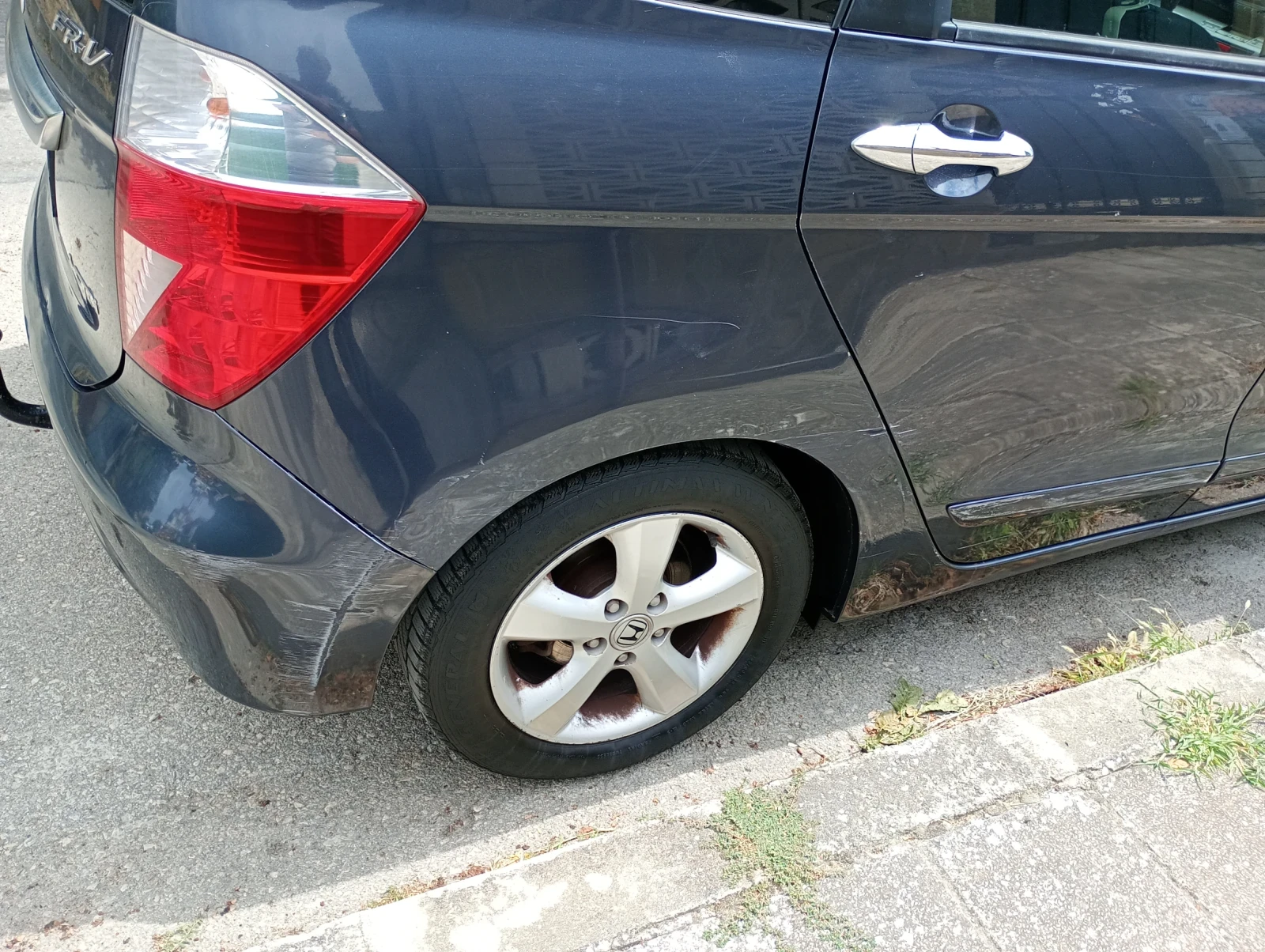 Honda Fr-v, снимка 8 - Автомобили и джипове - 55739433