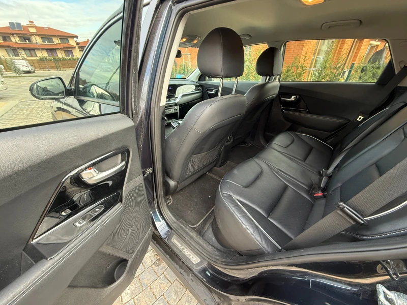 Kia Niro 65 kWh Executiveline, снимка 9 - Автомобили и джипове - 52957815