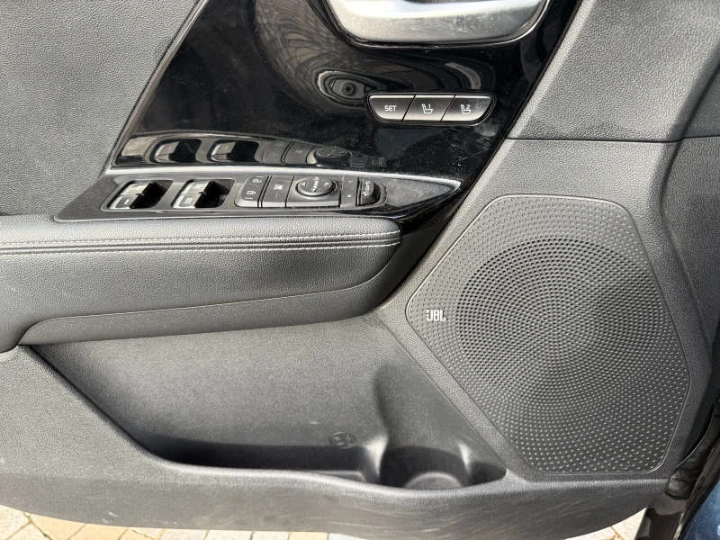 Kia Niro 65 kWh Executiveline, снимка 13 - Автомобили и джипове - 52957815