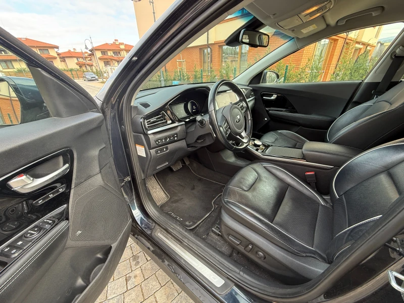 Kia Niro 65 kWh Executiveline, снимка 8 - Автомобили и джипове - 52957815
