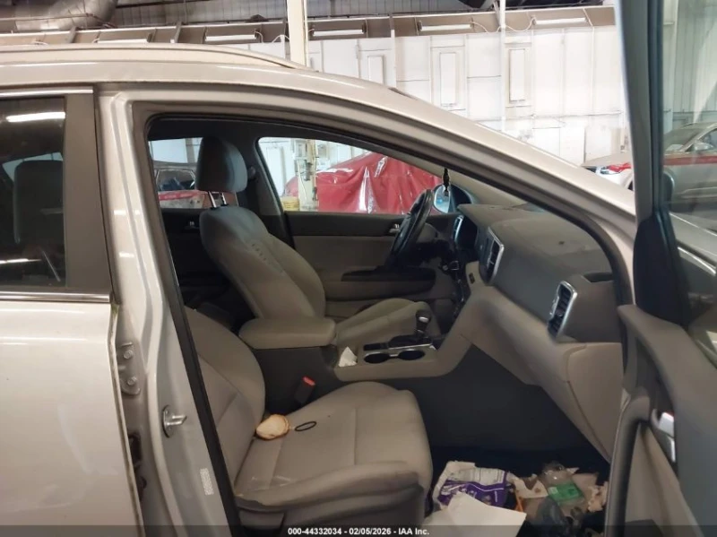 Kia Sportage 2.4L I-4 DI, DOHC, VVT, 181HP All Wheel Drive, снимка 10 - Автомобили и джипове - 53500783