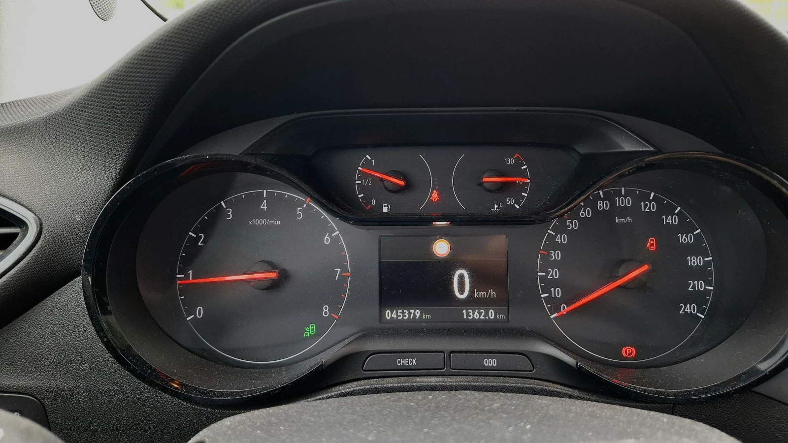 Opel Crossland X, снимка 13 - Автомобили и джипове - 53415407