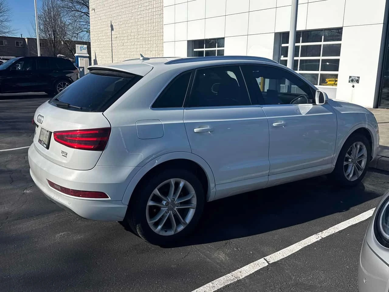 Audi Q3 Technik/CARFAX/Подгрев/Панорама/2 Ключа, снимка 4 - Автомобили и джипове - 54403015