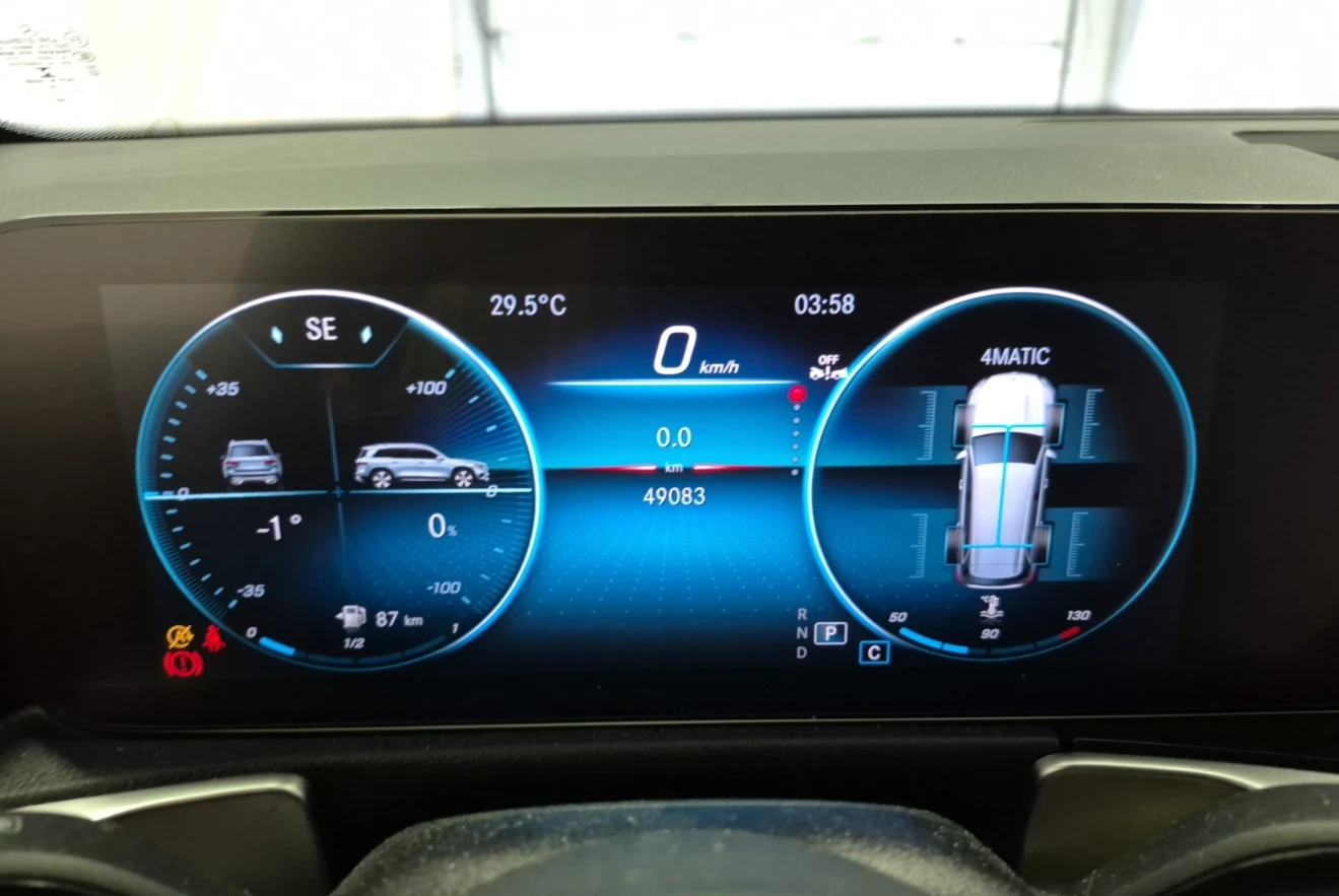 Mercedes-Benz GLB 250 AMG* 47к км* Подгрев* Камера* Virtual* Двуцветна К, снимка 10 - Автомобили и джипове - 55392828