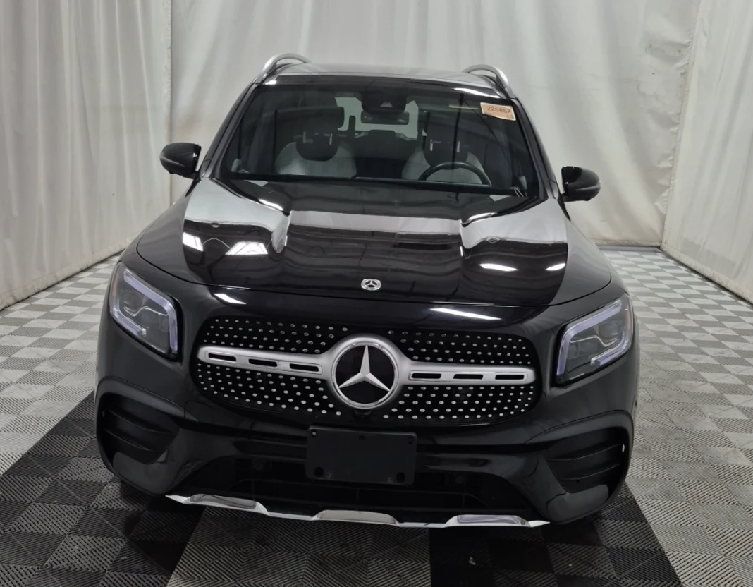 Mercedes-Benz GLB 250 AMG* 47к км* Подгрев* Камера* Virtual* Двуцветна К, снимка 2 - Автомобили и джипове - 55392828