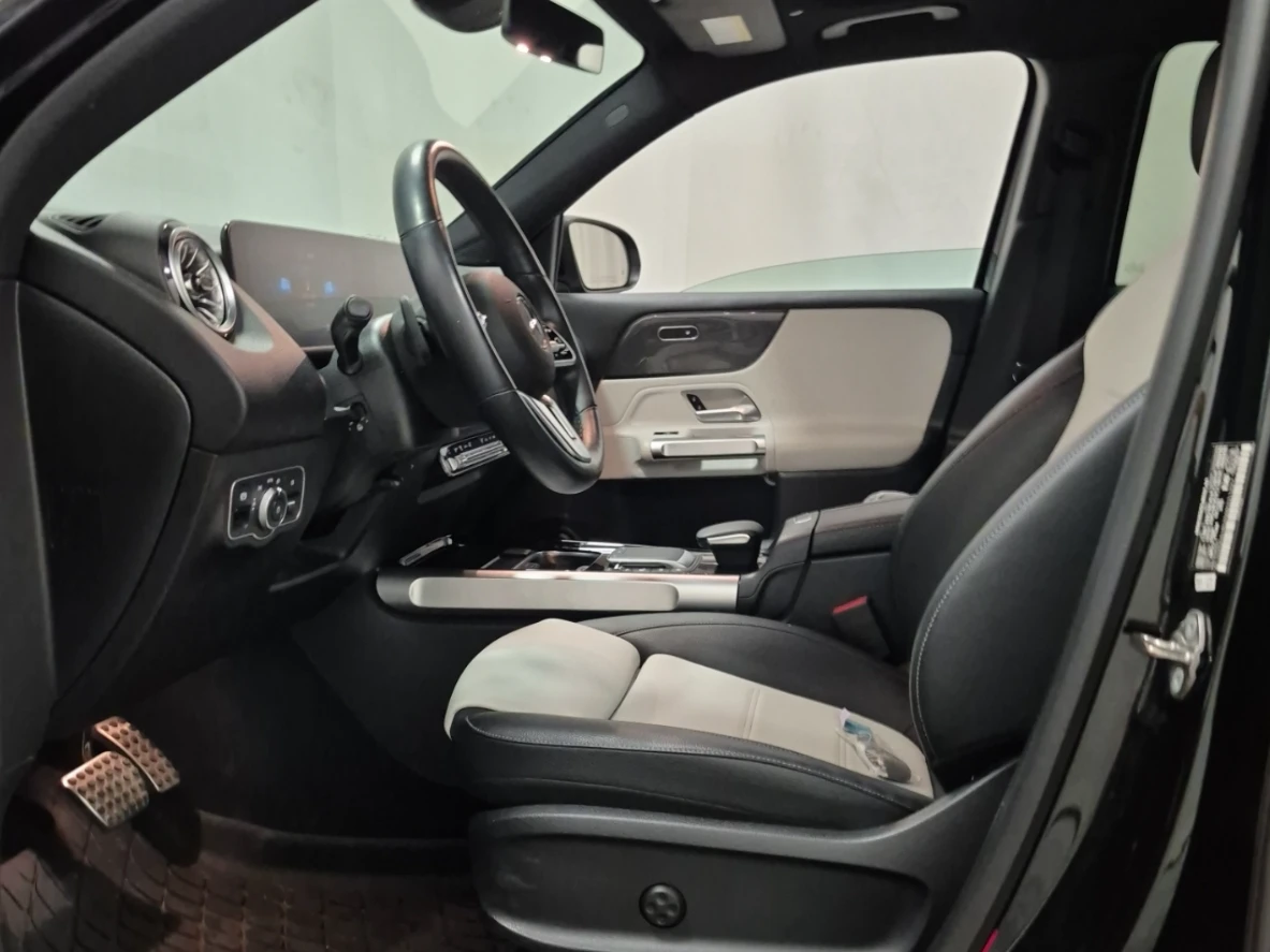 Mercedes-Benz GLB 250 AMG* 47к км* Подгрев* Камера* Virtual* Двуцветна К, снимка 8 - Автомобили и джипове - 55392828