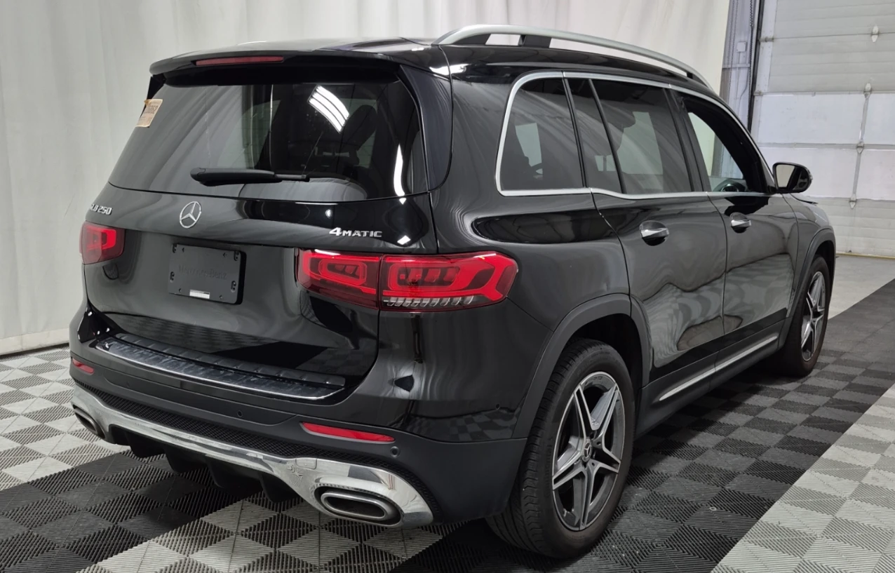 Mercedes-Benz GLB 250 AMG* 47к км* Подгрев* Камера* Virtual* Двуцветна К, снимка 4 - Автомобили и джипове - 55392828