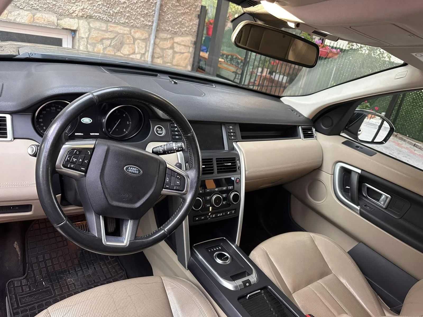 Land Rover Discovery Sport, снимка 7 - Автомобили и джипове - 55799866