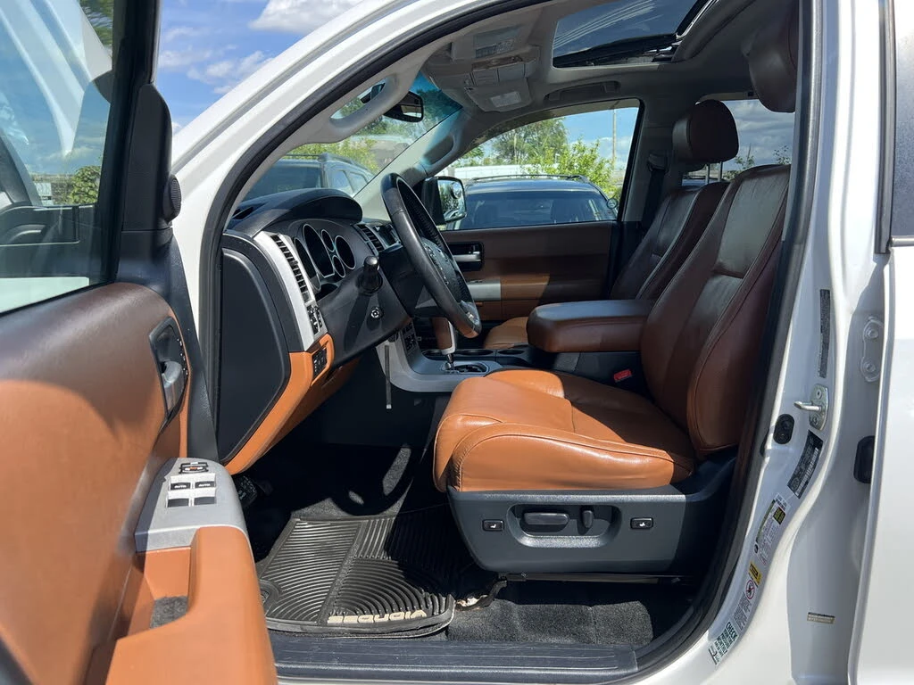 Toyota Sequoia 5.7* V8* PLATINUM* ПОДГРЕВ* ОБДУХВАНЕ* КАМЕРА* JBL, снимка 11 - Автомобили и джипове - 56130851