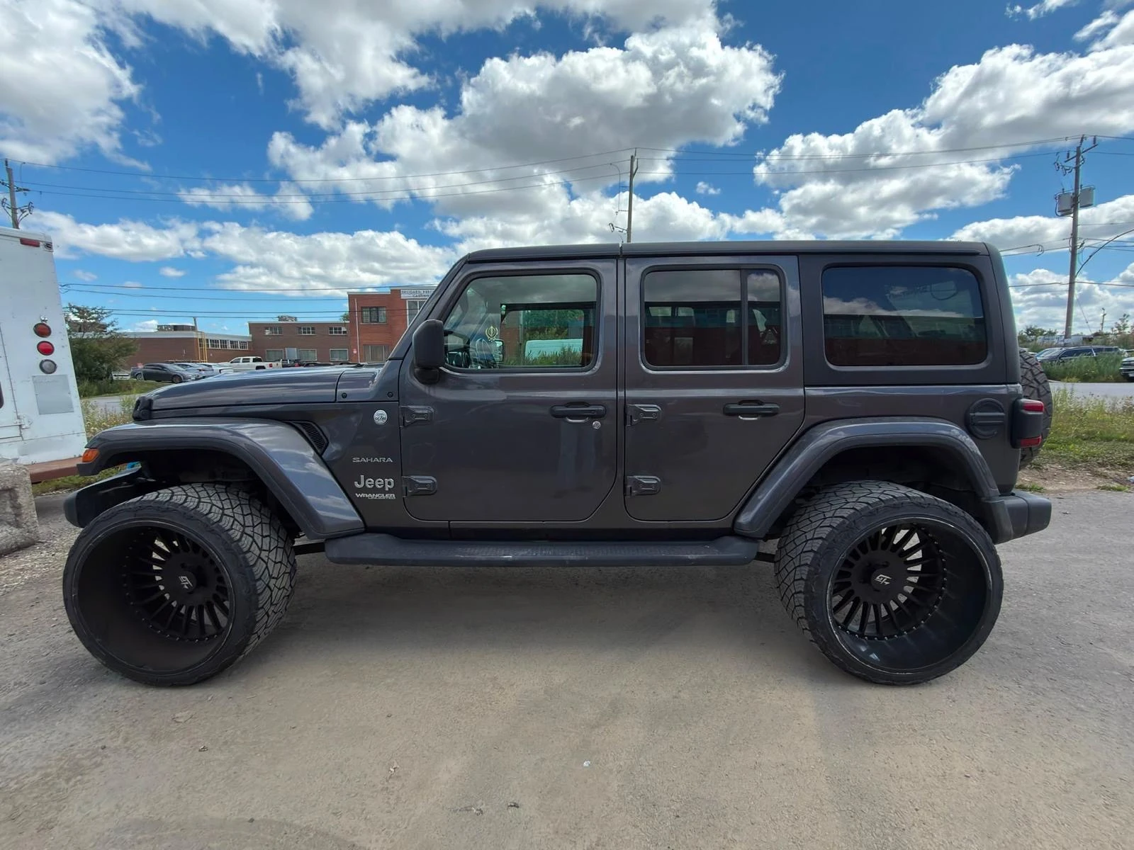 Jeep Wrangler Unlimited Sahara, снимка 2 - Автомобили и джипове - 56151259