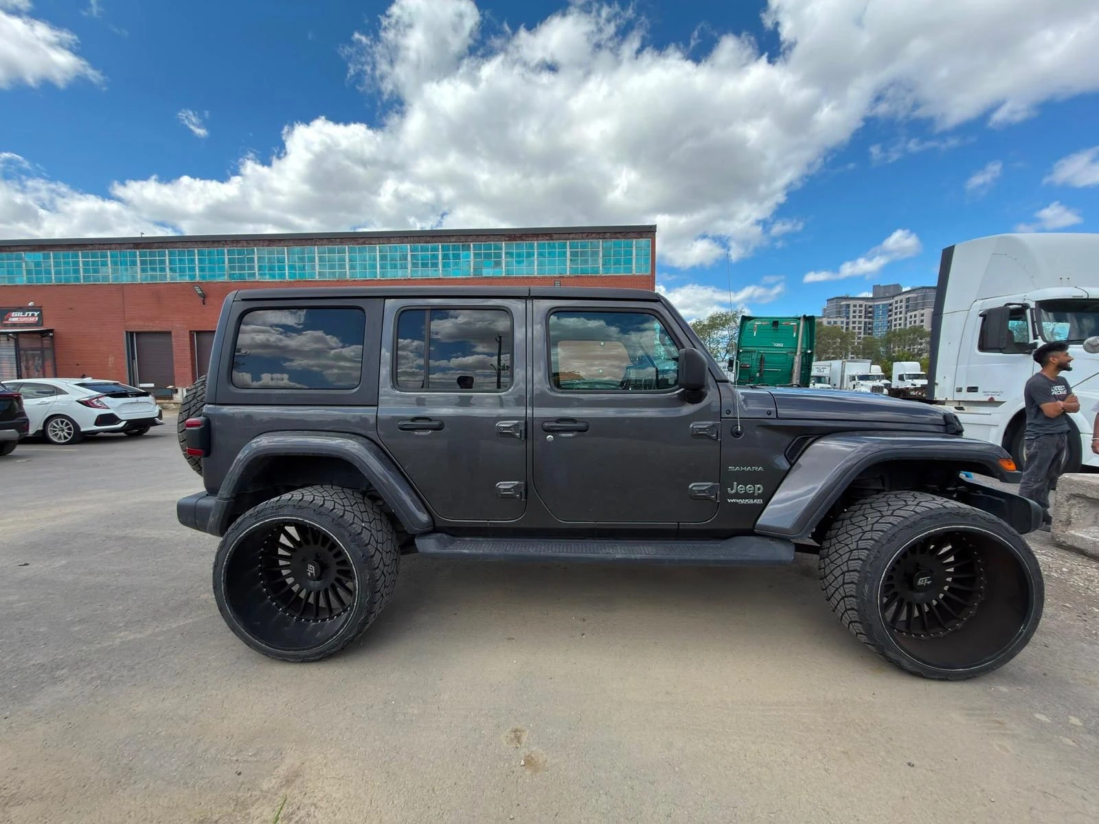 Jeep Wrangler Unlimited Sahara, снимка 3 - Автомобили и джипове - 56151259