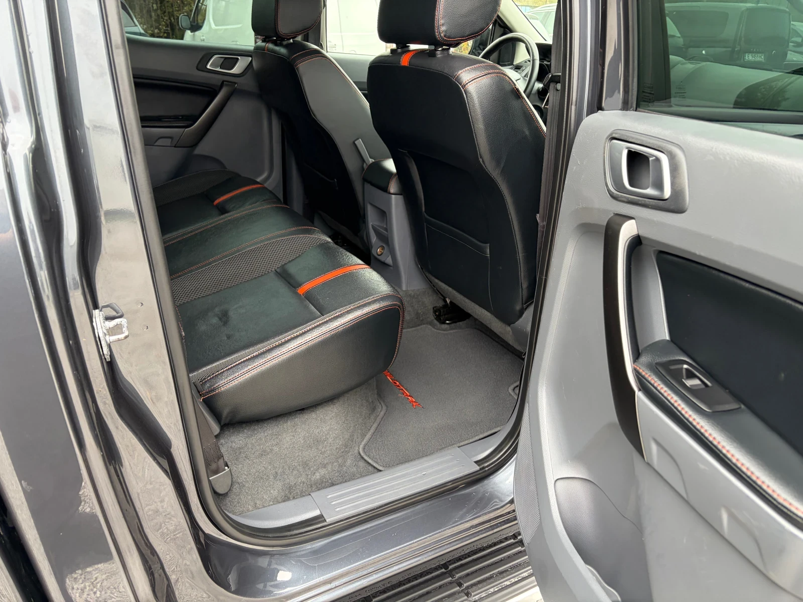 Ford Ranger Wildtrak 3.2 TDCI Automatik, снимка 11 - Автомобили и джипове - 56628221