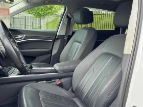 Audi E-Tron * PROGRESSIV * ПАНО * ПОДГРЕВИ * KEYLESS * CARFAX, снимка 13