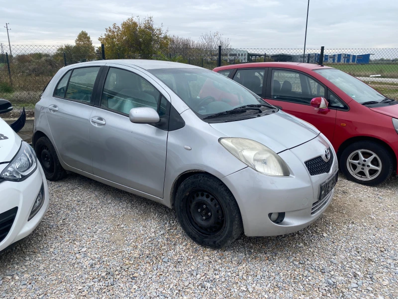 Toyota Yaris 1.3, снимка 2 - Автомобили и джипове - 52304645