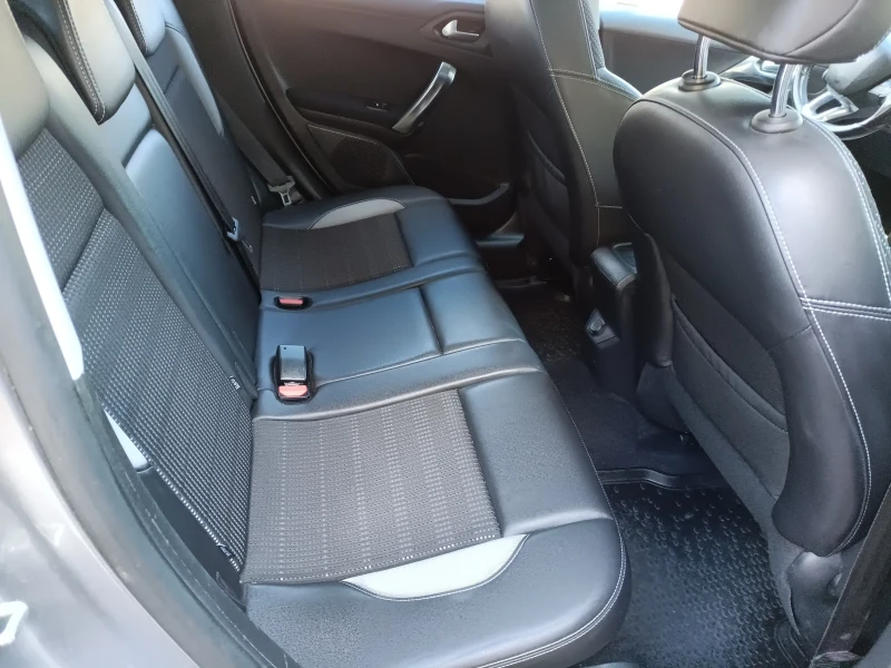 Peugeot 2008 1.6 ALLURE панорама нави, снимка 12 - Автомобили и джипове - 52946621