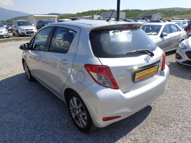 Toyota Yaris 1.3 VVTI, снимка 7 - Автомобили и джипове - 49289979