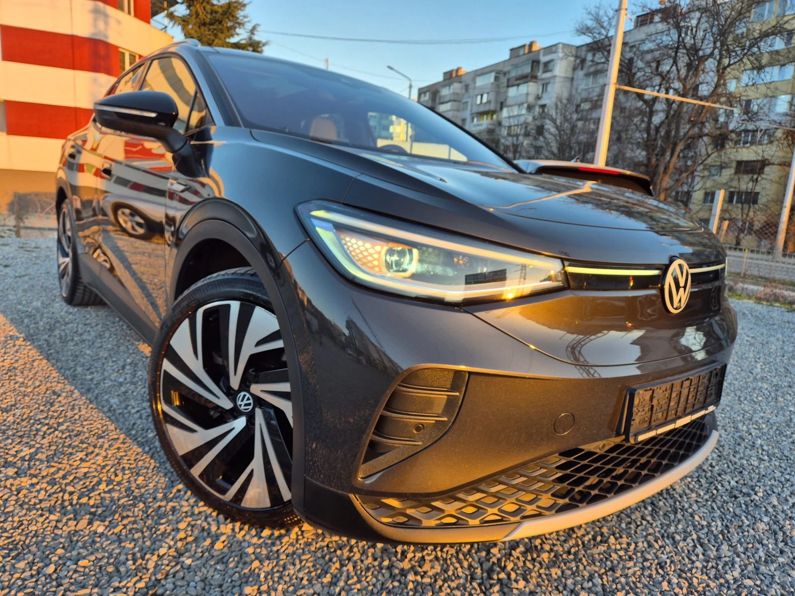 VW ID.4 1ST-MAX-82kWh-HUD-PANORAMA-MEMORI-AMBIENT LIGHT, снимка 3 - Автомобили и джипове - 53738334