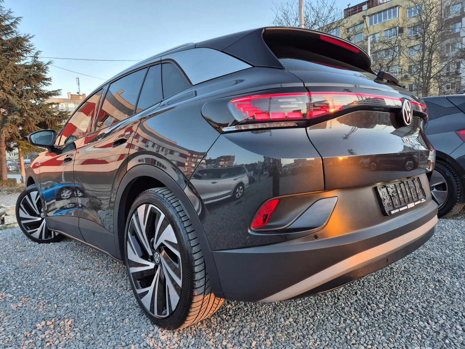 VW ID.4 1ST-MAX-82kWh-HUD-PANORAMA-MEMORI-AMBIENT LIGHT, снимка 4 - Автомобили и джипове - 53738334