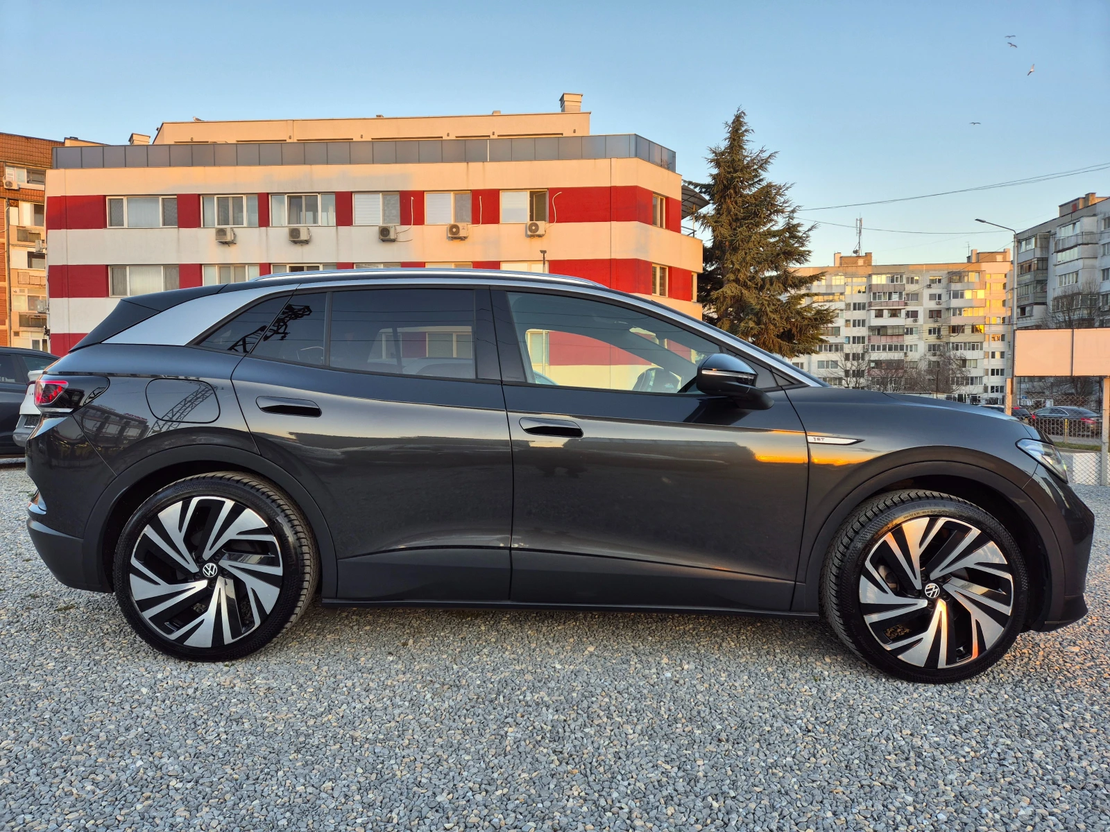 VW ID.4 1ST-MAX-82kWh-HUD-PANORAMA-MEMORI-AMBIENT LIGHT, снимка 7 - Автомобили и джипове - 53738334