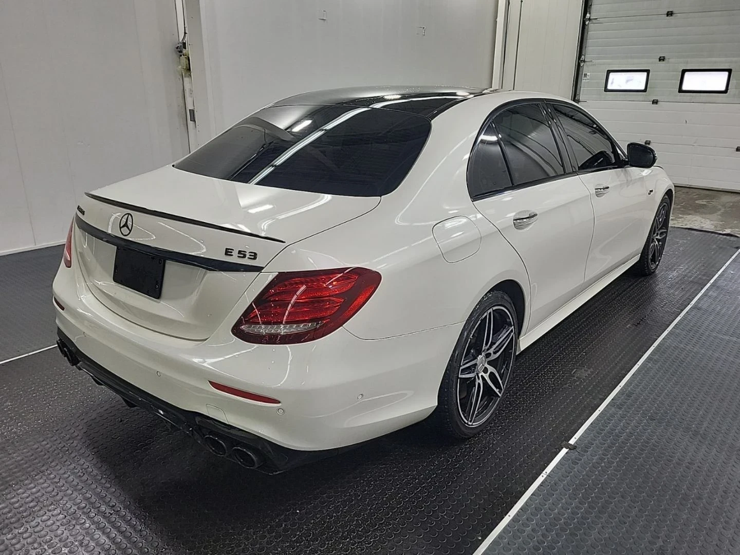 Mercedes-Benz E 53 AMG AMG* Distronic* 360View* Burmester, снимка 4 - Автомобили и джипове - 54073122