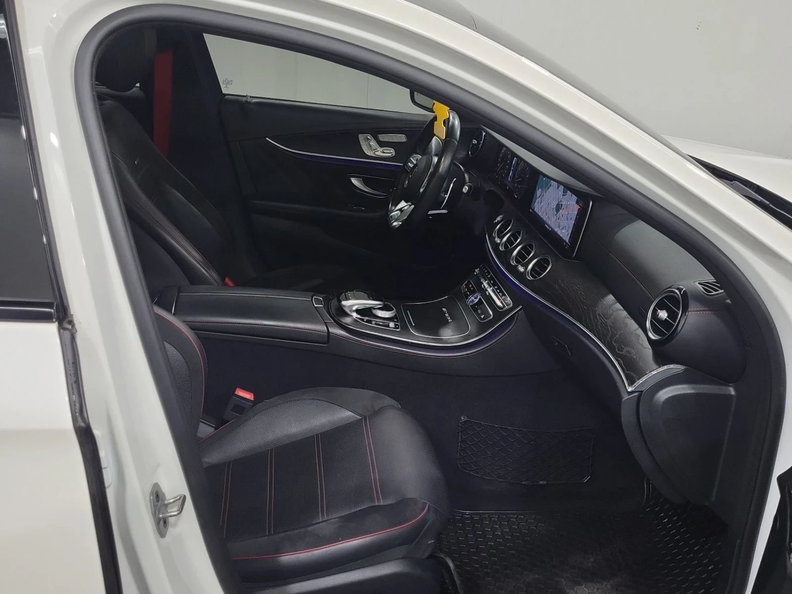 Mercedes-Benz E 53 AMG AMG* Distronic* 360View* Burmester, снимка 12 - Автомобили и джипове - 54073122