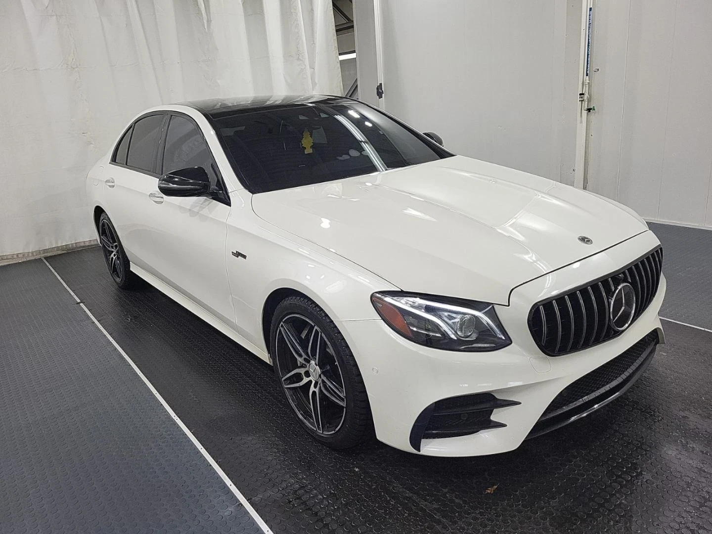 Mercedes-Benz E 53 AMG AMG* Distronic* 360View* Burmester, снимка 3 - Автомобили и джипове - 54073122