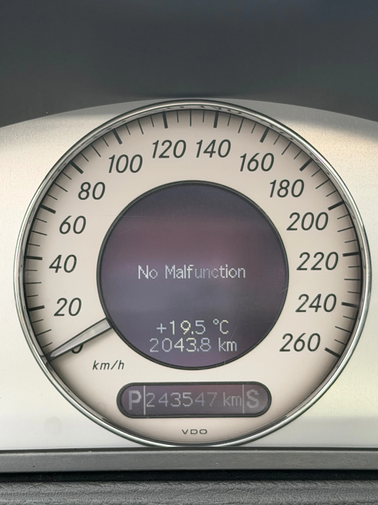 Mercedes-Benz E 270, снимка 13 - Автомобили и джипове - 54125679