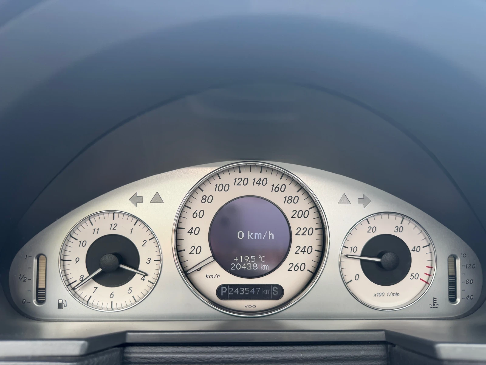 Mercedes-Benz E 270, снимка 14 - Автомобили и джипове - 54125679