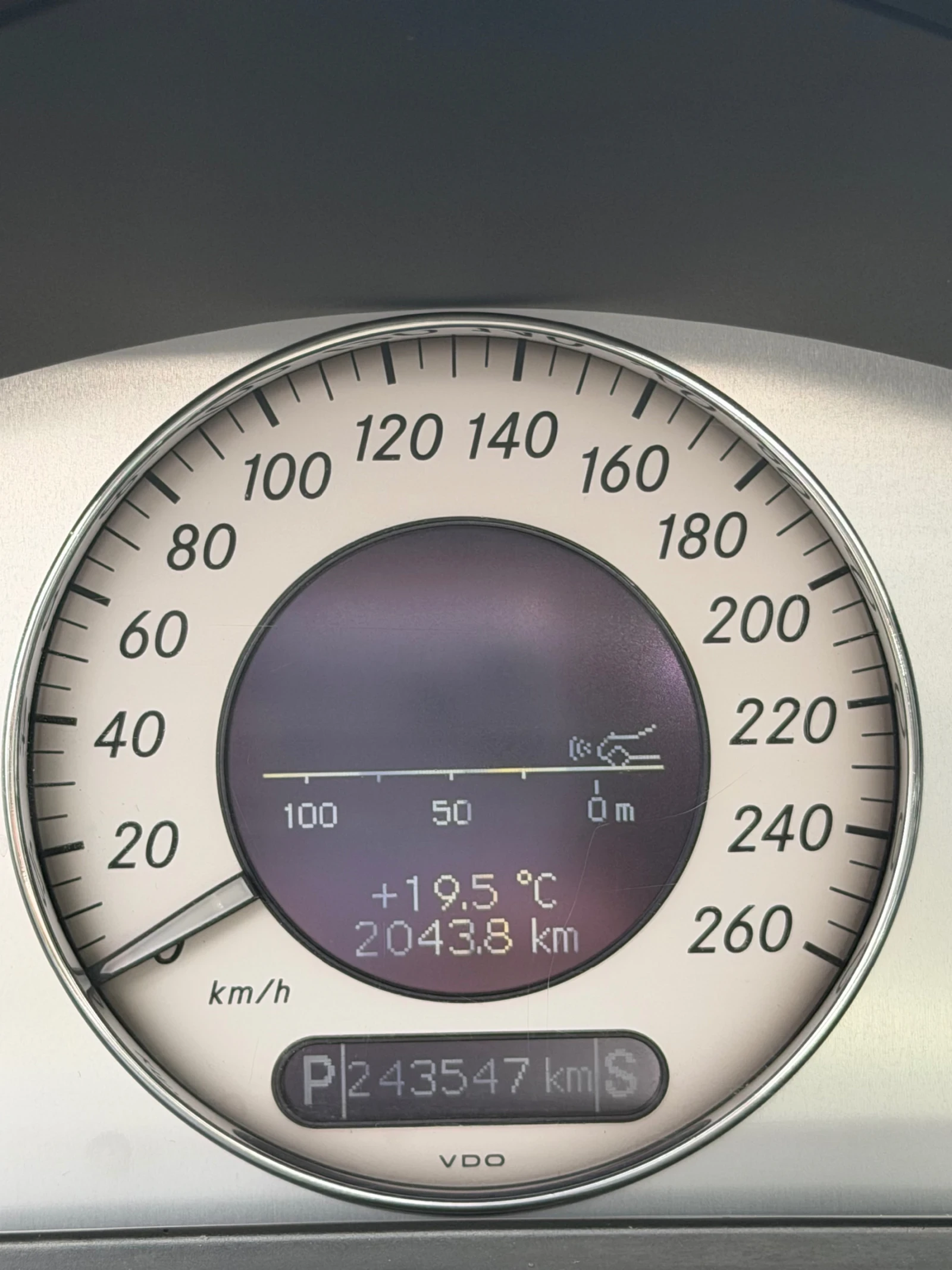 Mercedes-Benz E 270, снимка 12 - Автомобили и джипове - 54125679