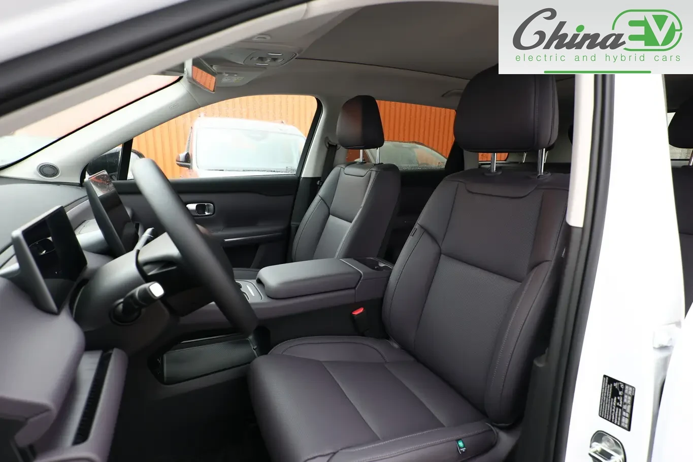 Leapmotor C10 Design REEV RWD, снимка 5 - Автомобили и джипове - 54705288