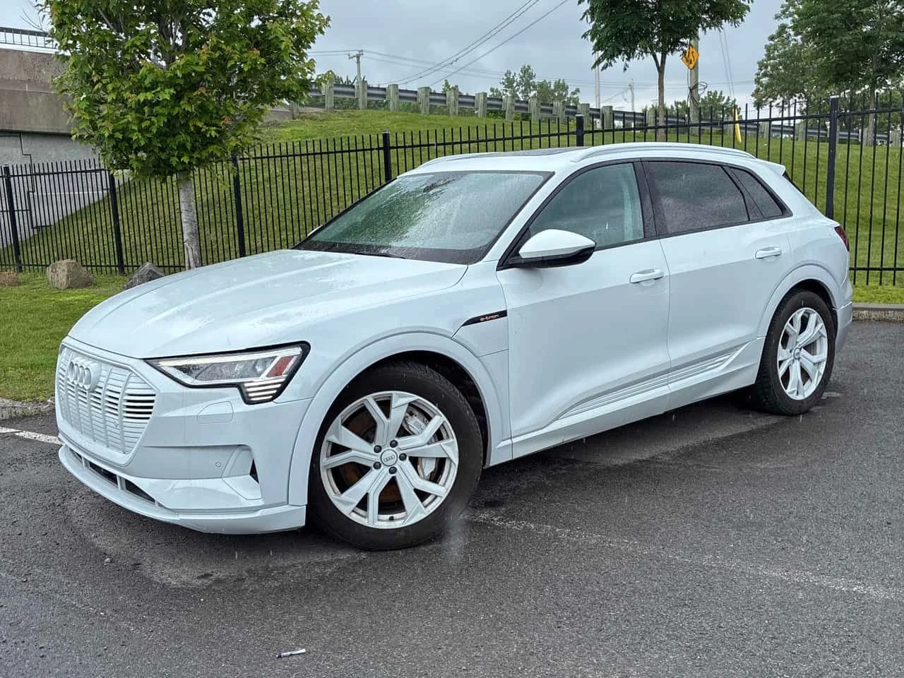 Audi E-Tron * PROGRESSIV * ПАНО * ПОДГРЕВИ * KEYLESS * CARFAX
