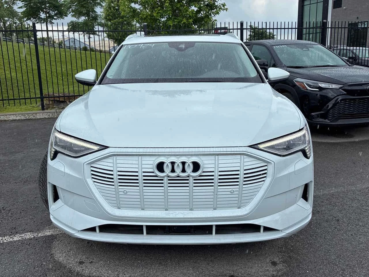 Audi E-Tron * PROGRESSIV * ПАНО * ПОДГРЕВИ * KEYLESS * CARFAX, снимка 6 - Автомобили и джипове - 55074050