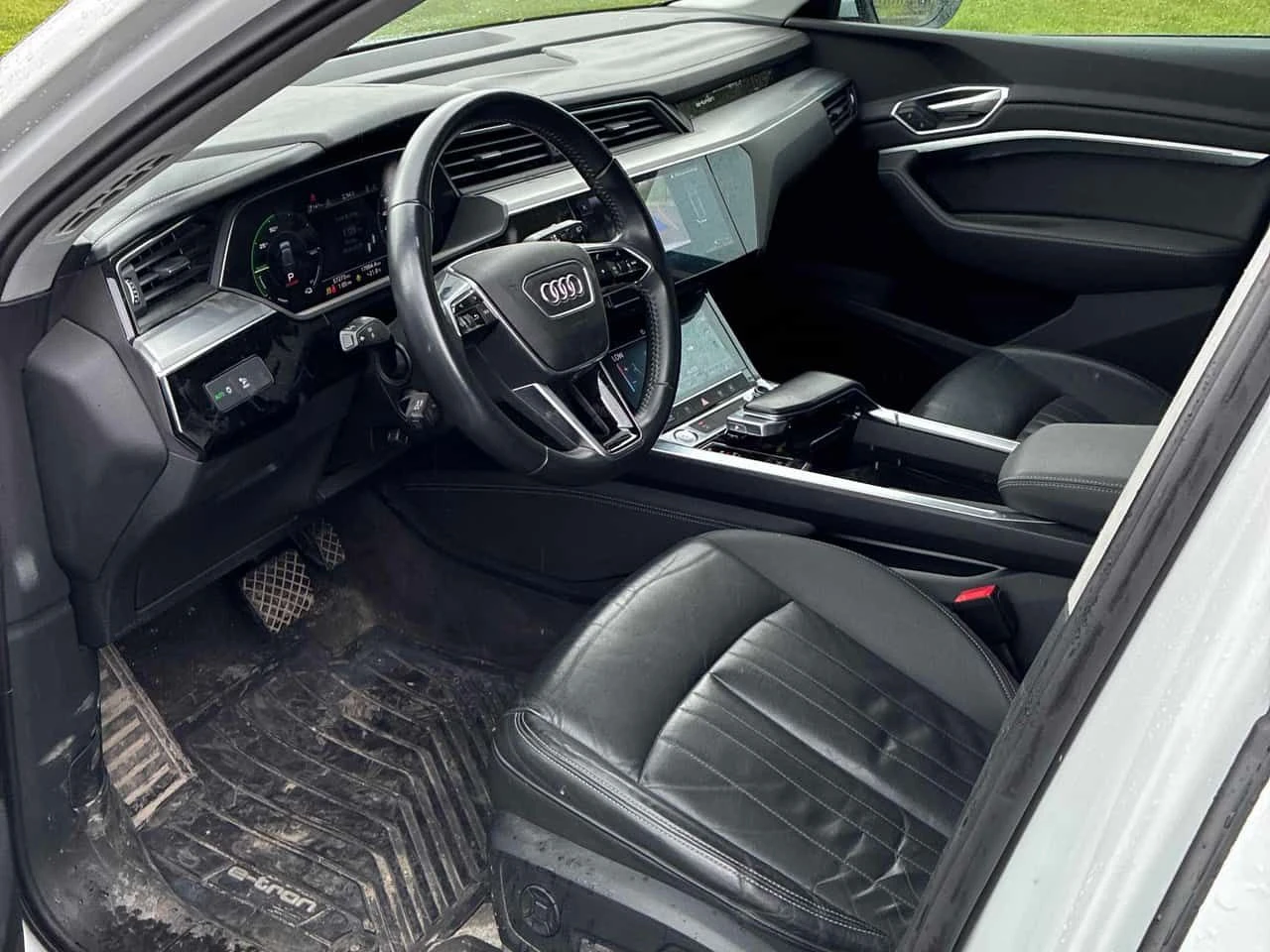 Audi E-Tron * PROGRESSIV * ПАНО * ПОДГРЕВИ * KEYLESS * CARFAX, снимка 5 - Автомобили и джипове - 55074050
