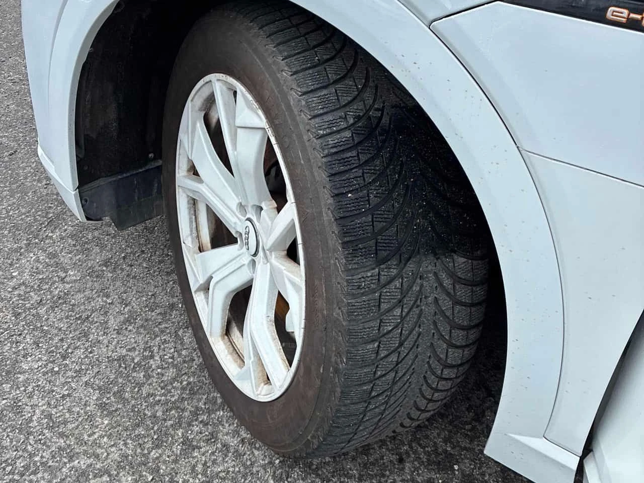 Audi E-Tron * PROGRESSIV * ПАНО * ПОДГРЕВИ * KEYLESS * CARFAX, снимка 16 - Автомобили и джипове - 55074050