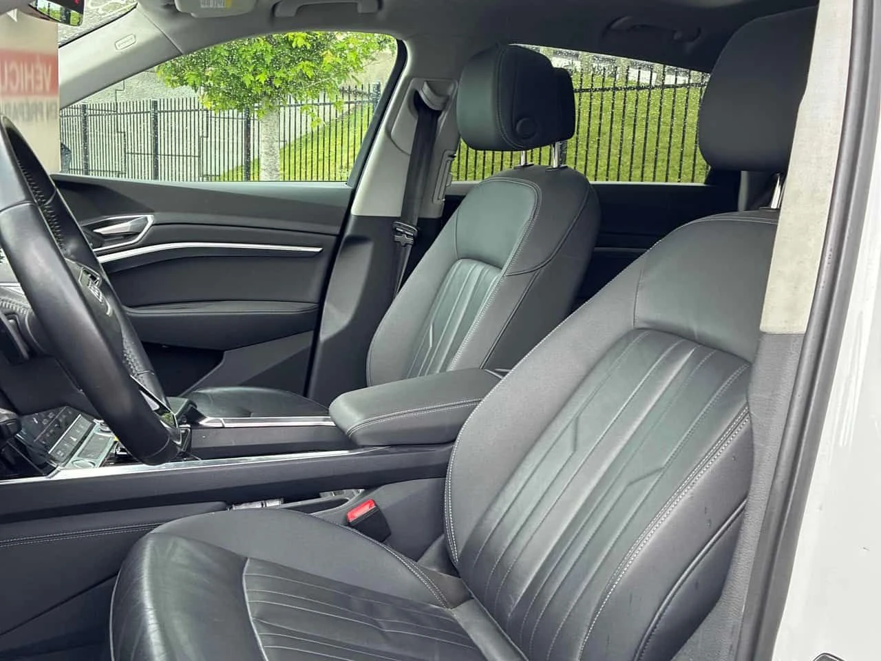 Audi E-Tron * PROGRESSIV * ПАНО * ПОДГРЕВИ * KEYLESS * CARFAX, снимка 13 - Автомобили и джипове - 55074050