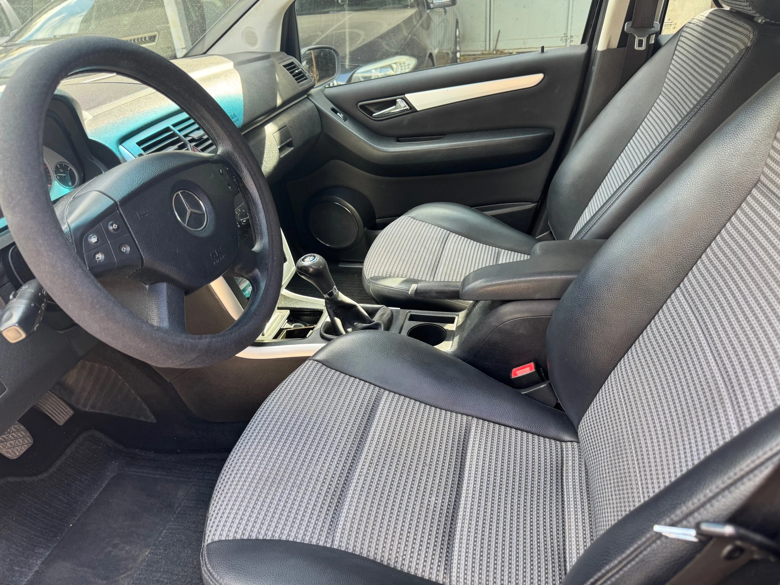 Mercedes-Benz B 170 1.7i (Klimatik), снимка 3 - Автомобили и джипове - 55415423